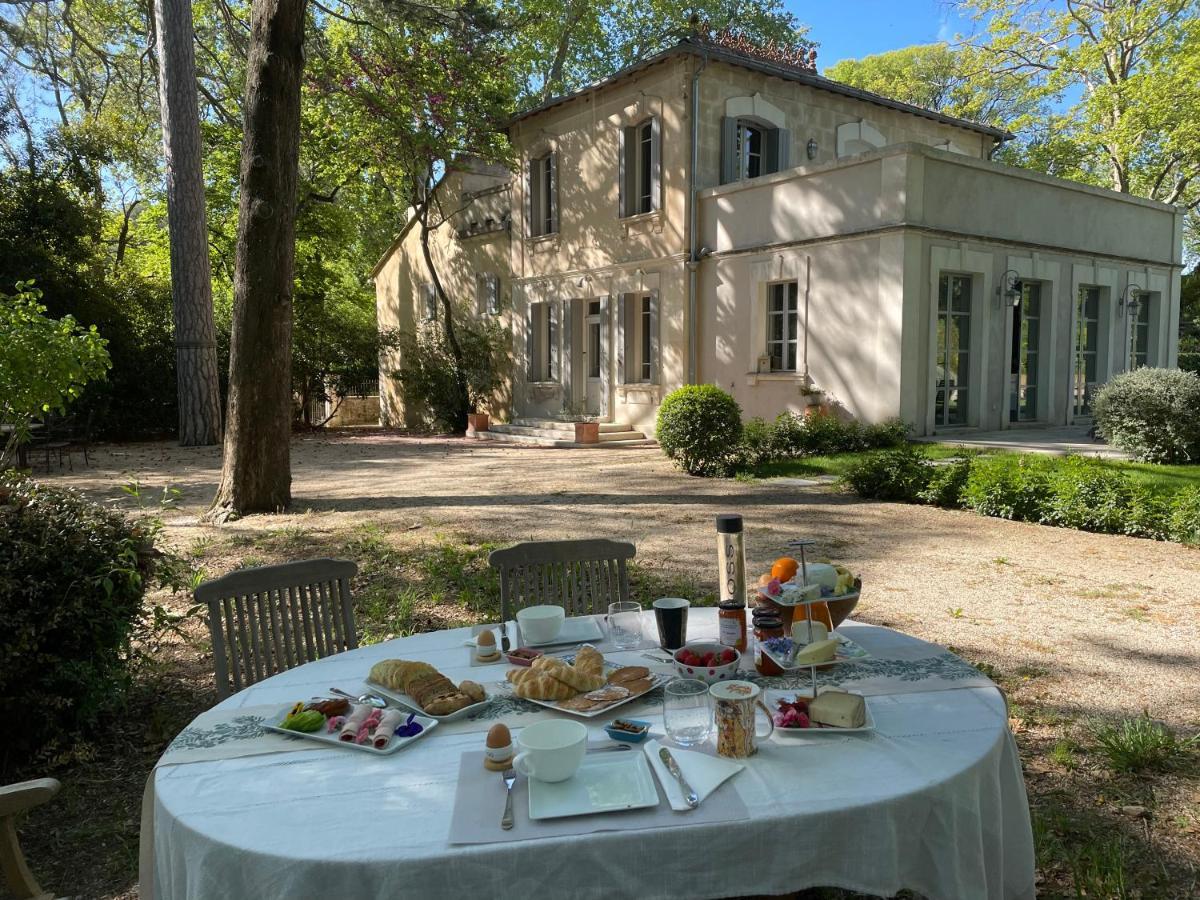 Ermitage Notre Dame De Vacquieres Bed & Breakfast Noves ภายนอก รูปภาพ