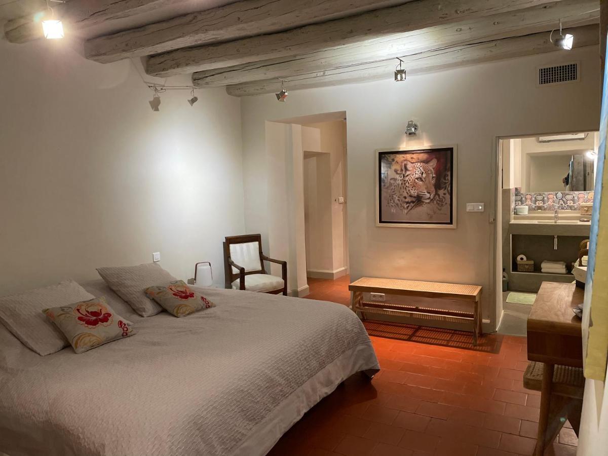 Ermitage Notre Dame De Vacquieres Bed & Breakfast Noves ภายนอก รูปภาพ