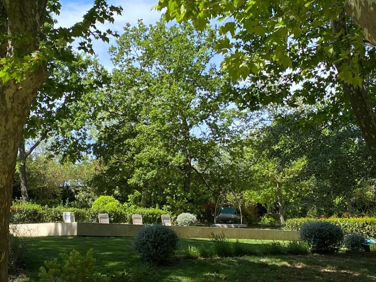 Ermitage Notre Dame De Vacquieres Bed & Breakfast Noves ภายนอก รูปภาพ