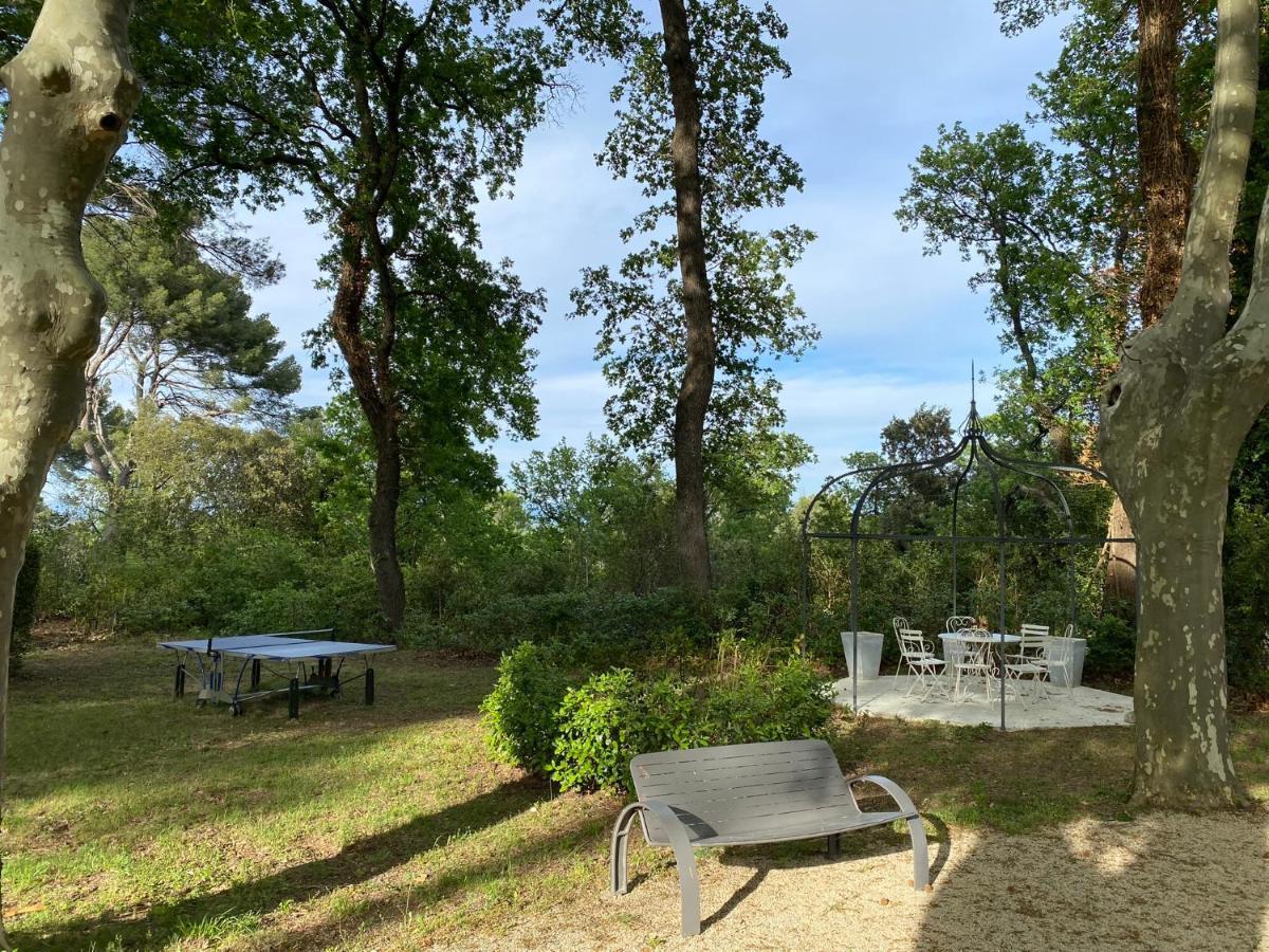 Ermitage Notre Dame De Vacquieres Bed & Breakfast Noves ภายนอก รูปภาพ